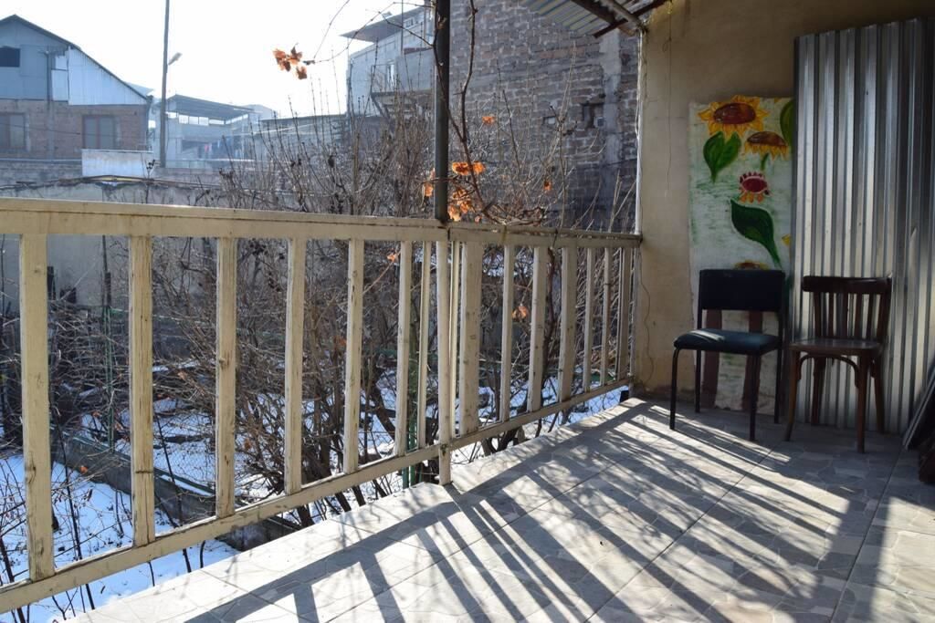Дома для отпуска Cozy private house with garden in a big center of Yerevan Ереван